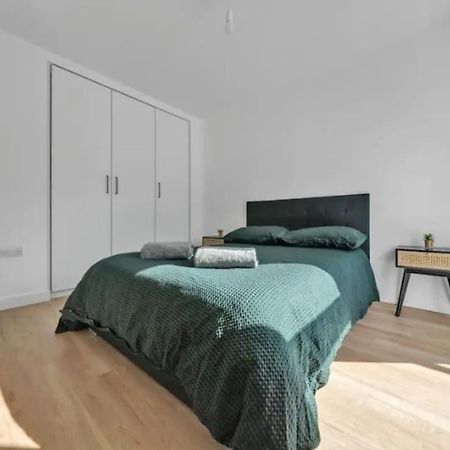 Deluxe 1 Bed In Colindale Wembley With Freewifitv Apartamento Londres Exterior foto