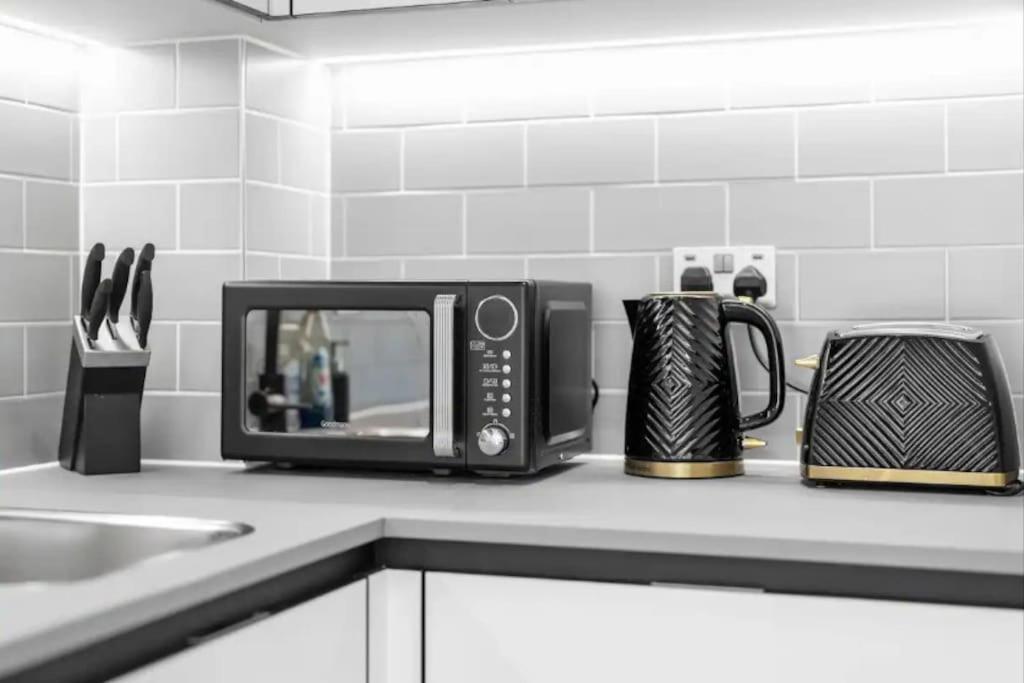 Deluxe 1 Bed In Colindale Wembley With Freewifitv Apartamento Londres Exterior foto