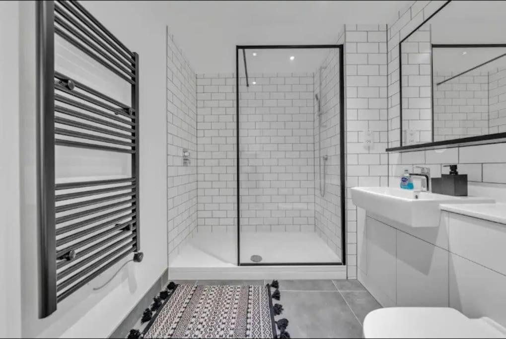 Deluxe 1 Bed In Colindale Wembley With Freewifitv Apartamento Londres Exterior foto